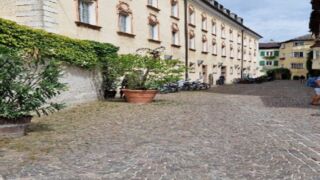 Bessere Beleuchtung und schnelleres Internet – öffentliche Arbeiten in der Elvaser Straße und in der Hofgasse