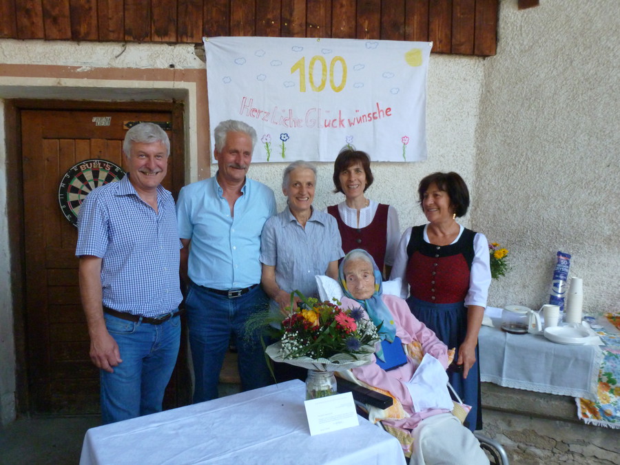 Kirchler Aloisia festeggia 100 anni