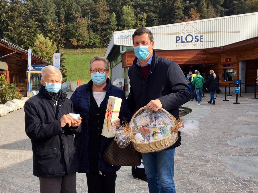 A 91 anni in forma per le piste - Comune di Bressanone e Plose Ski AG omaggiano il più longevo detentore di skipass stagionale