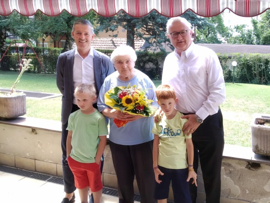 Glückwünsche zum 102jährigen Geburtstag