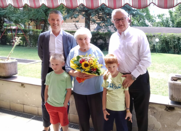 Glückwünsche zum 102jährigen Geburtstag