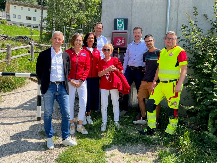Un altro defibrillatore consegnato al comune di Bressanone 